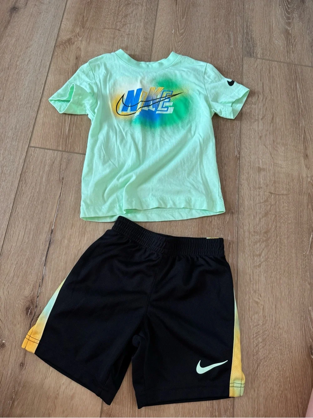 Nike Hazy Rays T-Shirt and Shorts Set Boys size 4 XS